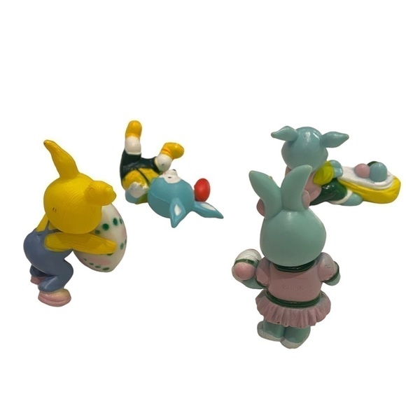 Lot of 4 Vintage Easter Bunny Basket Plastic Toys Figures Figurines - Picture 5 of 7